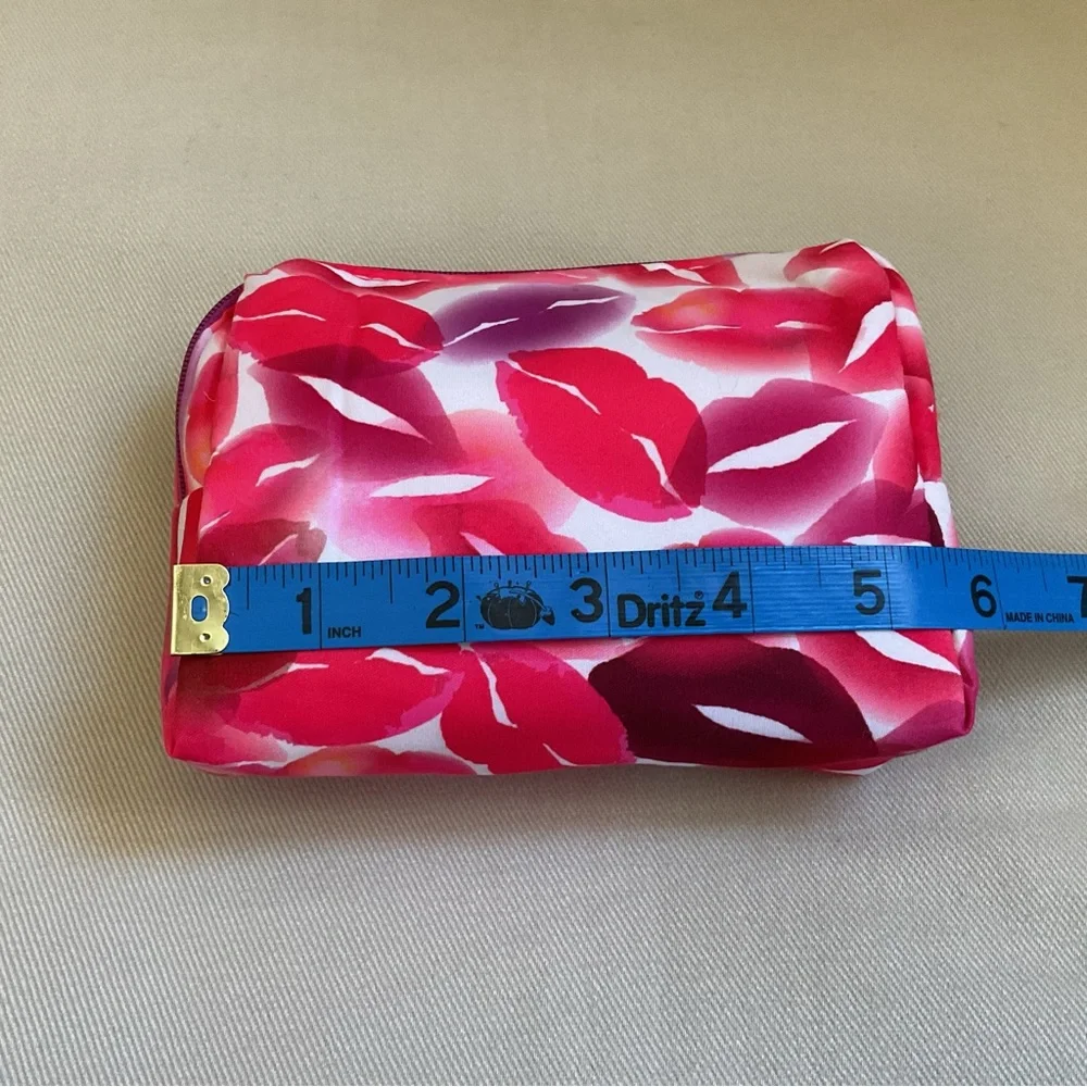 💋💋💋Restylane Silk Juicy Lips Cosmetic Pouch Bag NWOT